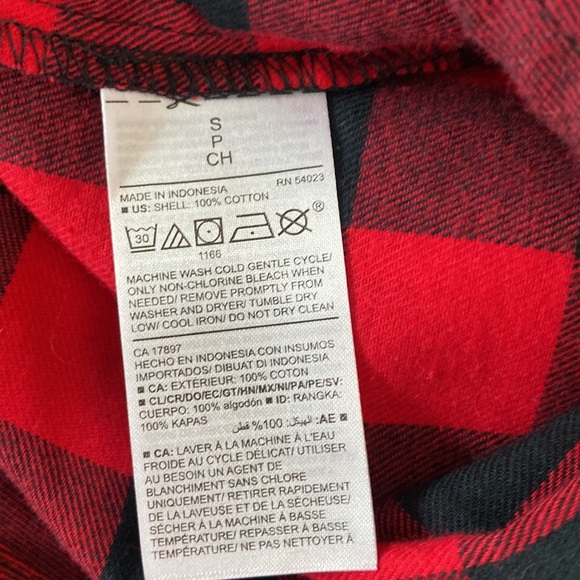 Old Navy black and red lumbar jack small button up blouse - Picture 8 of 8